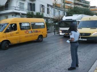 Τροχαίο με σχολικό λεωφορείο στον Πειραιά – Έχει συγκρουστεί με ΙΧ