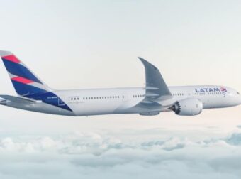 Θρίλερ μέσα σε Boeing με 787 επιβάτες: «Το αεροπλάνο ήταν σαν να πάγωσε» – 50 τραυματίες μετά από ισχυρή ανατάραξη