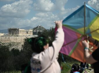 Καθάρα Δευτέρα: Πολύχρωμος ο ουρανός από τους χαρταετούς