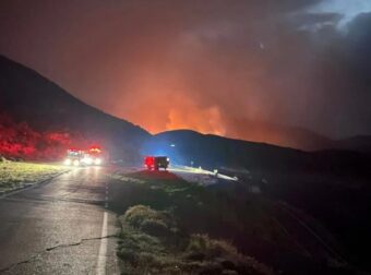 Φωτιά στον Ταΰγετο: Παραμένουν οι δυνάμεις στο σημείο – Εκκενώνεται προληπτικά η Αράχωβα Μεσσηνίας (video)