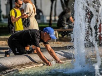 Μάρτιος που «έσπασε» όλα τα ρεκόρ: Αποπνικτικό «κοκτέιλ» αφρικανικής σκόνης και υψηλών θερμοκρασιών – Οι 8 περιοχές που «άγγιξαν» 30 βαθμούς