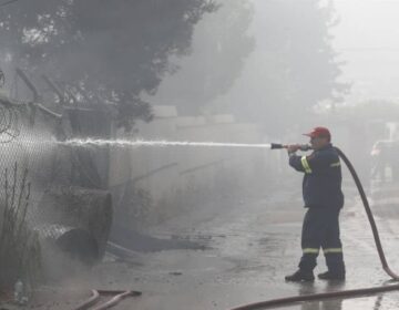 Φωτιά στο Μαρκόπουλο: Καταστράφηκε ολοσχερώς αποθήκη ξυλείας