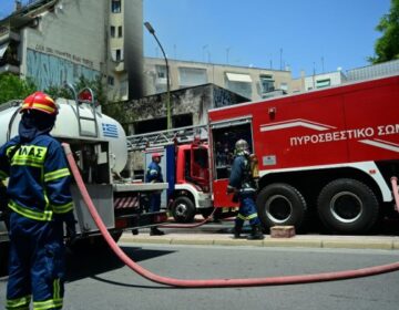 Συναγερμός στην Πυροσβεστική: Φωτιά σε αποθήκη κτηρίου στο Μοσχάτο