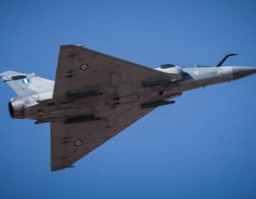 Πιλότος αναγκάστηκε να εγκαταλείψει Mirage 2000 στην Τανάγρα – Έκανε χρήση του εκτινασσόμενου καθίσματος