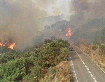Πυρκαγιές: Δύσκολη η κατάσταση στη Χίο, «μαζεύεται» το μέτωπο στην Κω, ξανά 112 στο Ηράκλειο – Τραυματίστηκαν 5 πυροσβέστες
