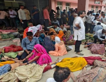 Τραγικές στιγμές στην Ινδία: Ποδοπατήθηκαν μέχρι θανάτου 121 πιστοί σε θρησκευτική συνάθροιση – Μαρτυρίες σοκ για τα αίτια της τραγωδίας