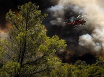 Μεγάλη φωτιά τώρα στα Καλύβια Θορικού – Ήχησε το «112» σε κατοίκους των γύρω περιοχών