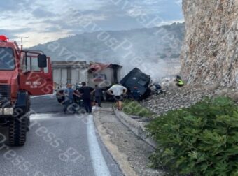 Τραγωδία στην Ε.Ο. Λάρισας – Κοζάνης: Νταλίκα έχασε τον έλεγχο, έπεσε σε βράχο και πήρε φωτιά – Νεκρός ο οδηγός (video)